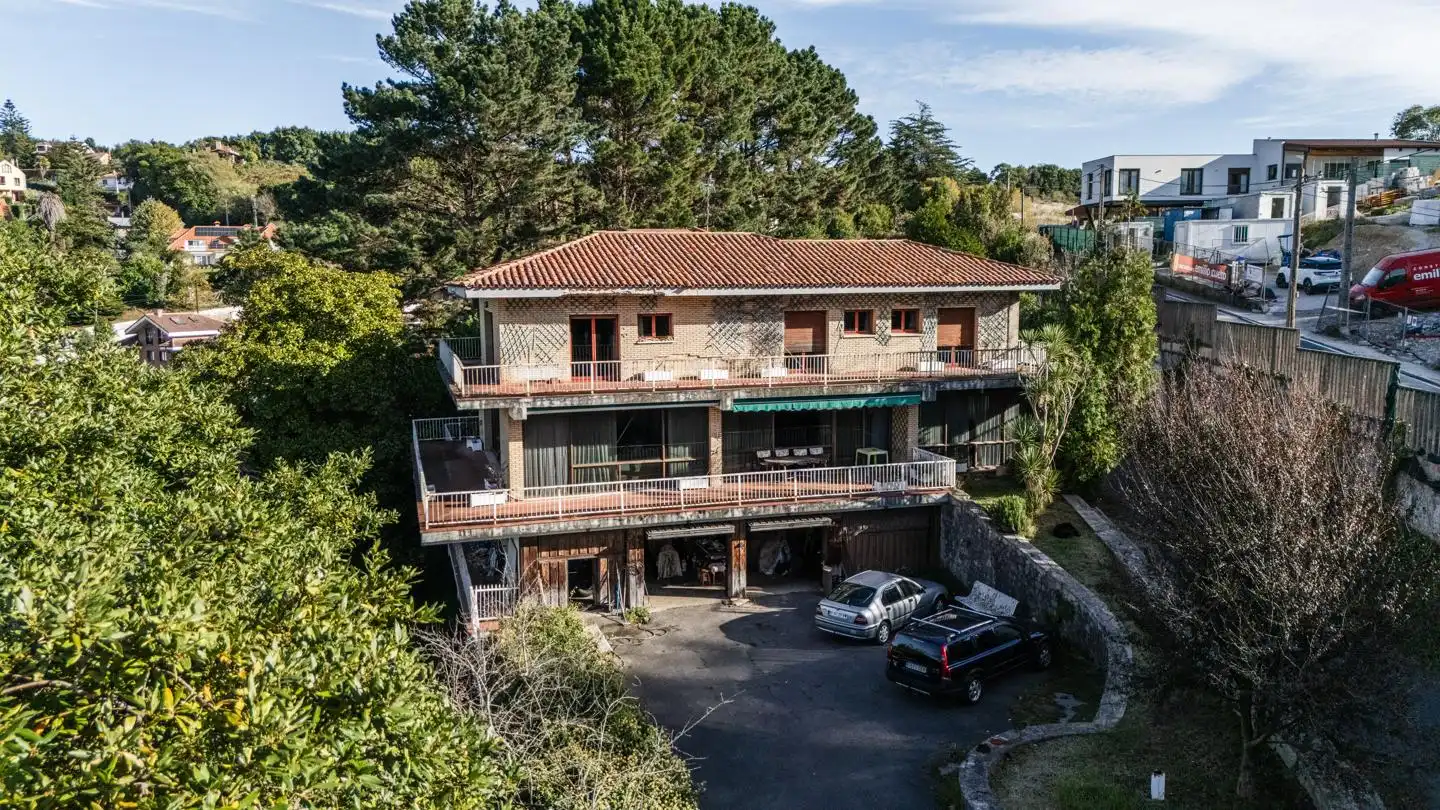 Vista exterior de Casa o xalet en venda en Gijón  amb Jardí privat i Terrassa