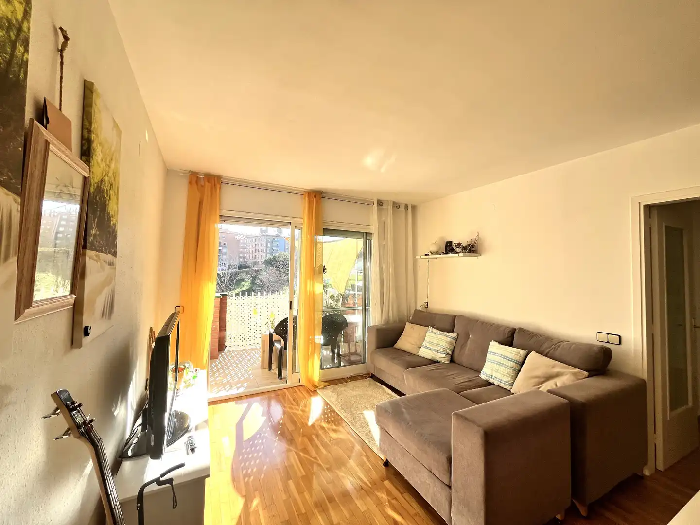 Sala de estar de Piso en venta en Santa Coloma de Cervelló con Calefacción, Parquet y Horno