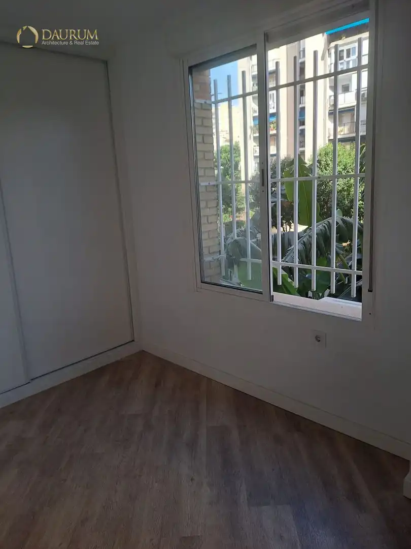 Bedroom of Flat for sale in Sevilla  with Air Conditioner, Heating and Terrace