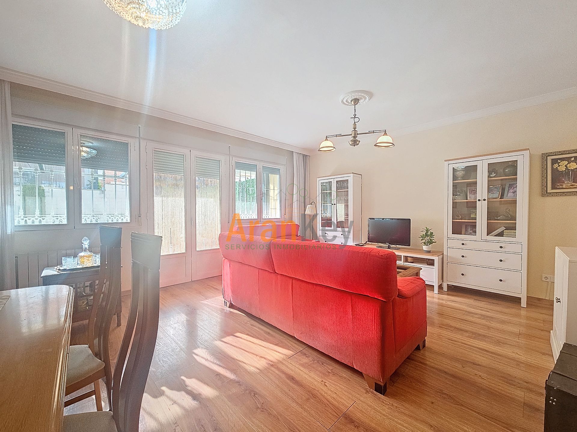 Sala d'estar de Casa adosada en venda en Aranjuez amb Aire condicionat, Calefacció i Terrassa