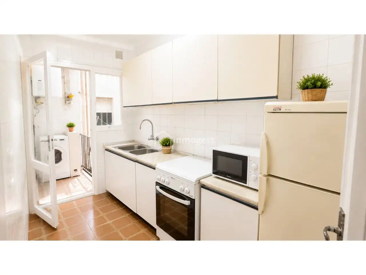 Küche von Wohnung zum Verkauf in Salt mit Abstellraum, Möbliert und Balkon