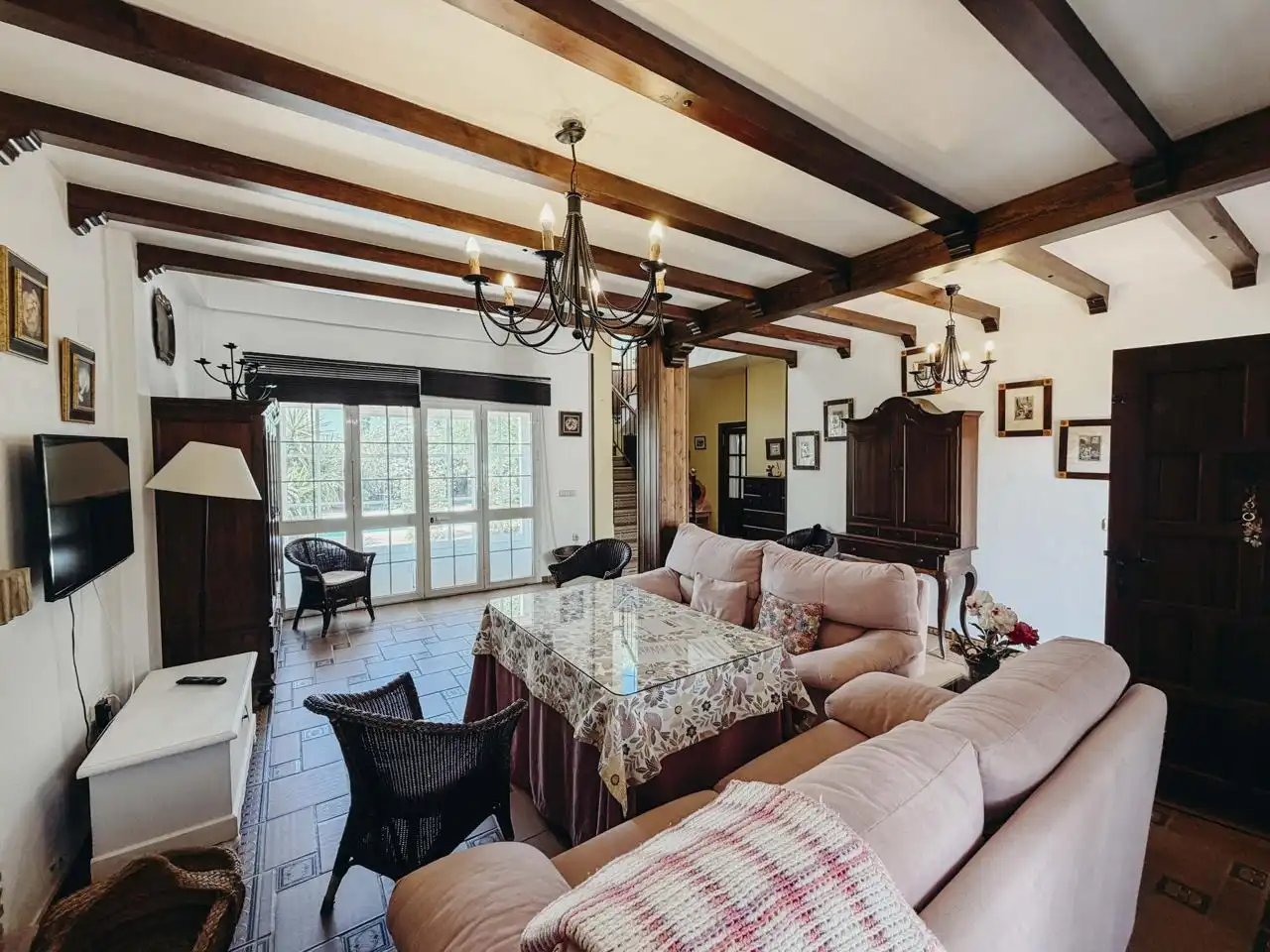 Sala de estar de Casa o chalet en venta en Arcos de la Frontera con Aire acondicionado, Jardín privado y Terraza