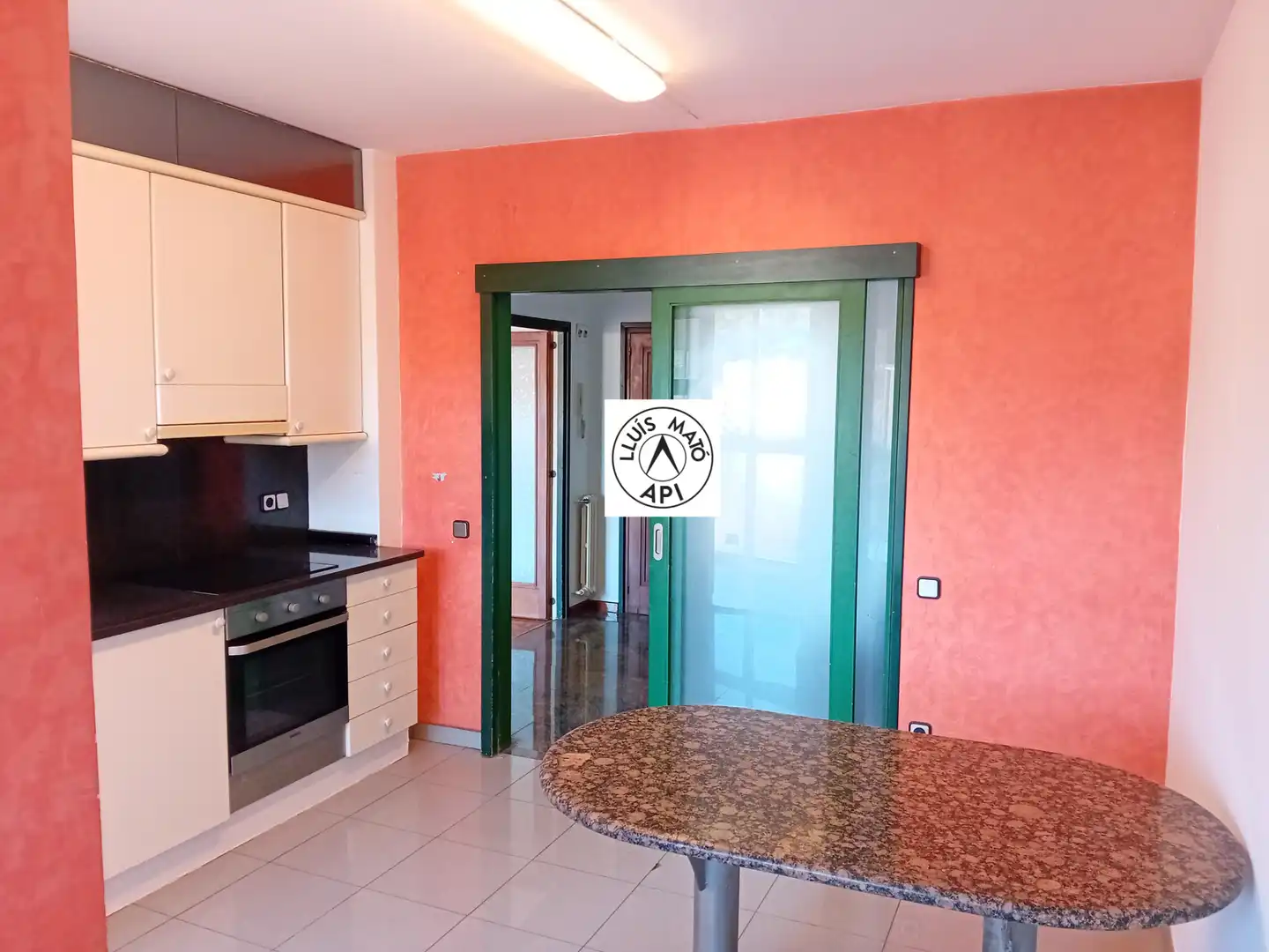 Cocina de Piso en venta en Girona con Calefacción, Terraza y Internet