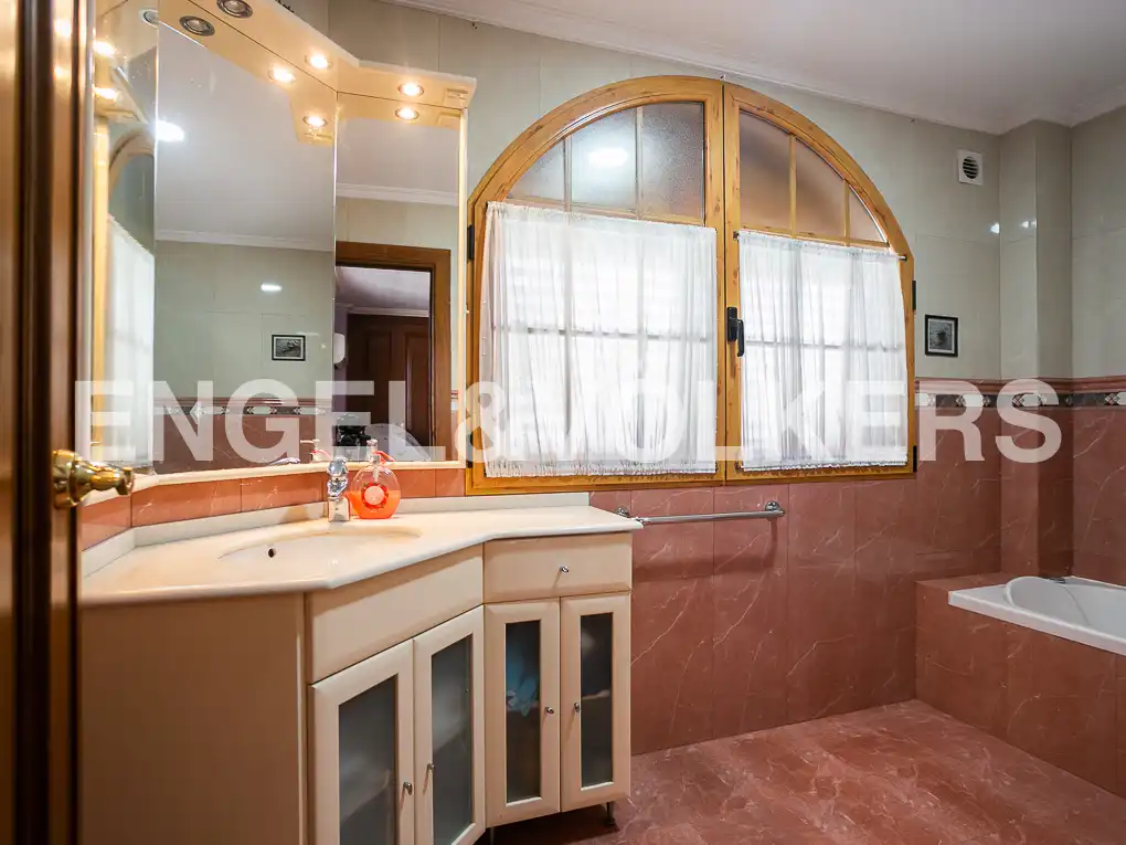 Baño de Casa o chalet en venta en Picanya con Aire acondicionado, Calefacción y Jardín privado