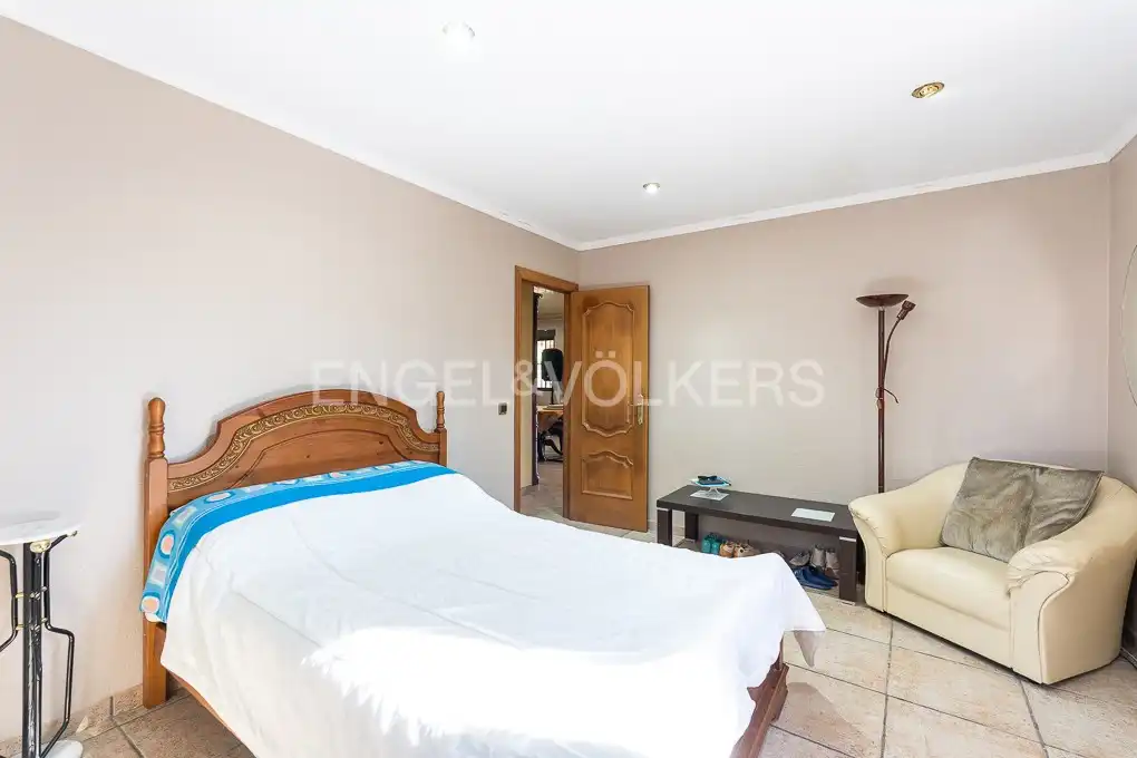 Habitación de Casa o chalet en venta en Sagunto / Sagunt con Aire acondicionado, Calefacción y Jardín privado