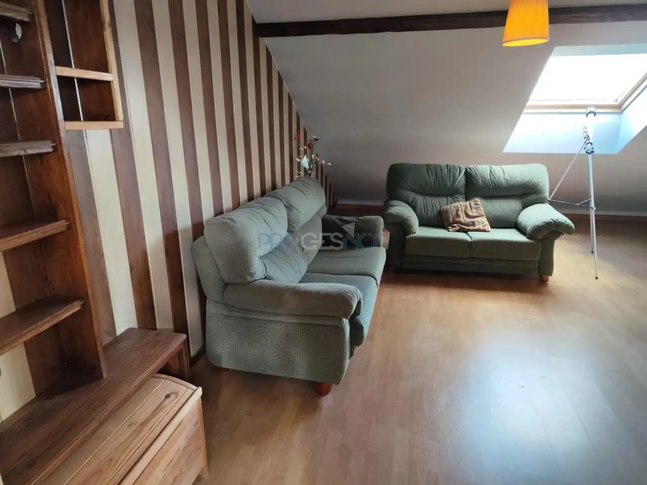 Sala d'estar de Casa adosada en venda en Valdefresno amb Calefacció, Jardí privat i Parquet