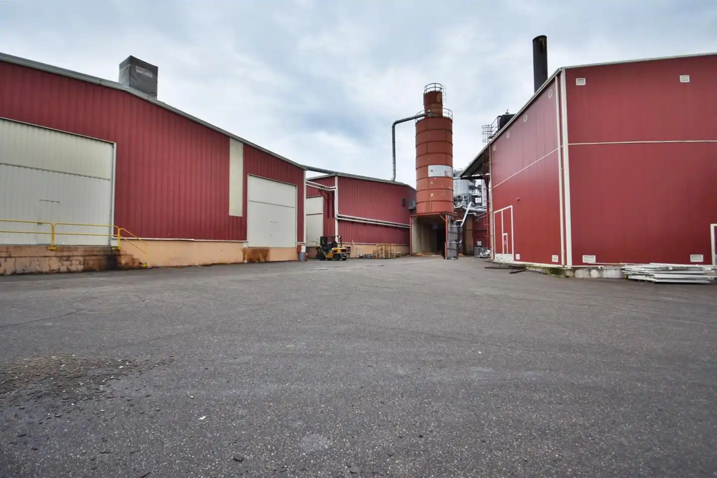 Außenansicht von Fabrikhallen zum Verkauf in Íscar