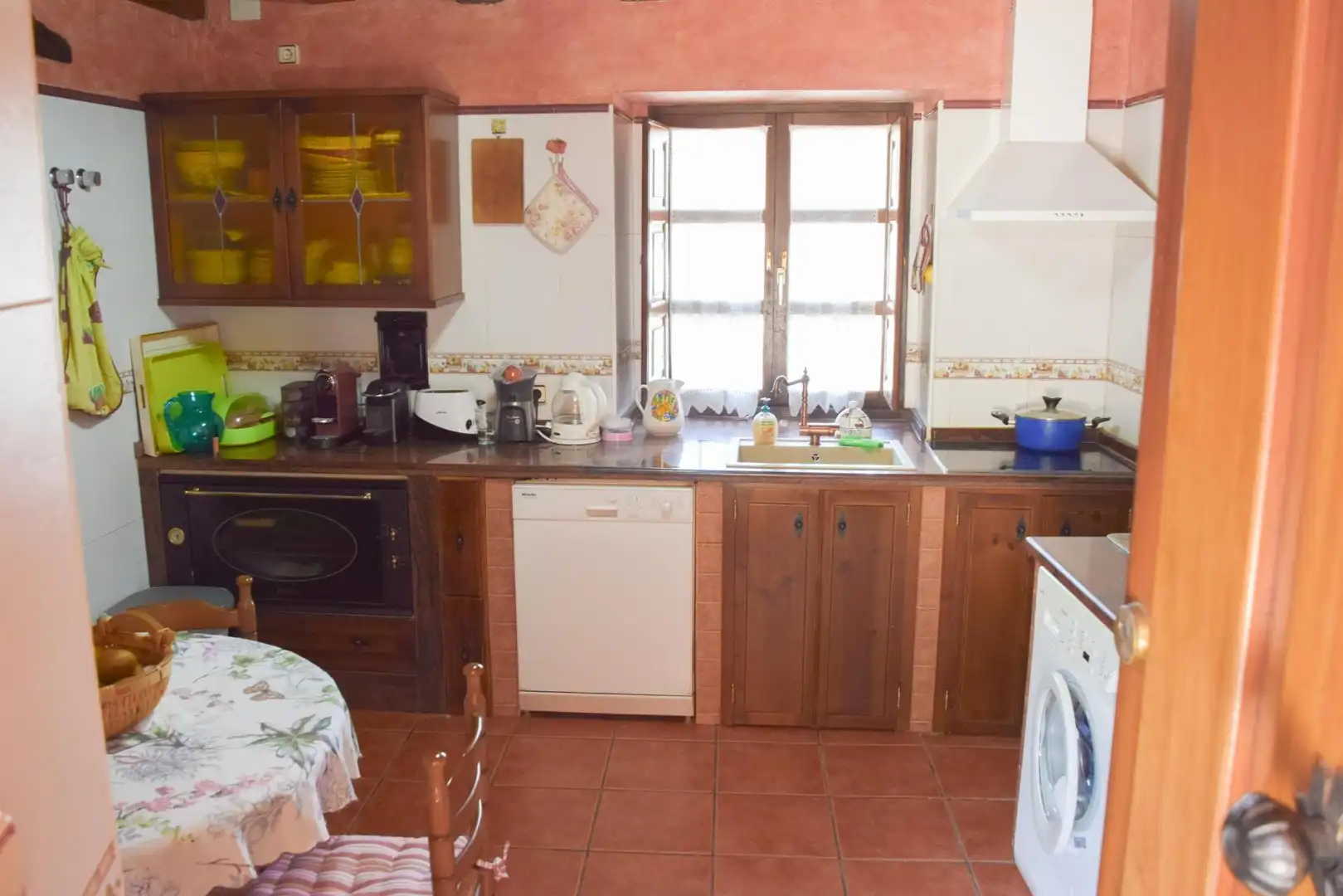 Cuina de Finca rústica en venda en Riello amb Calefacció