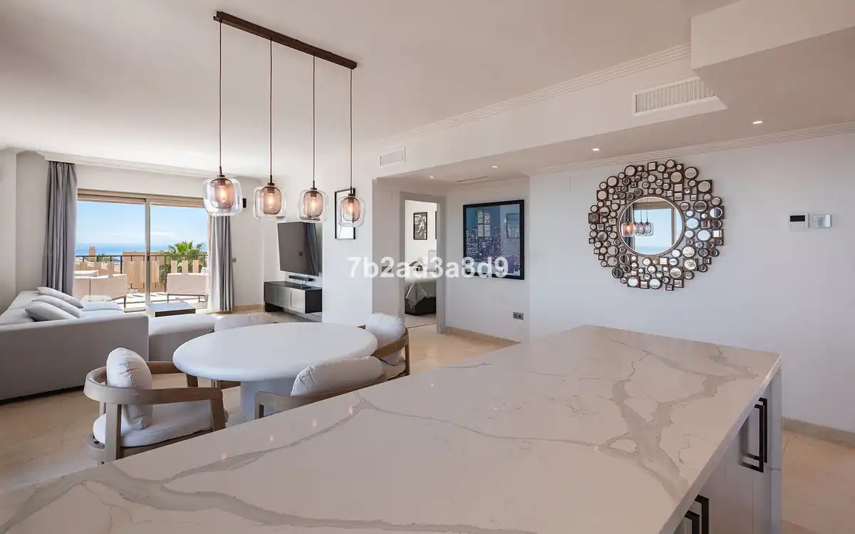 Sala d'estar de Àtic en venda en Estepona amb Aire condicionat, Terrassa i Moblat