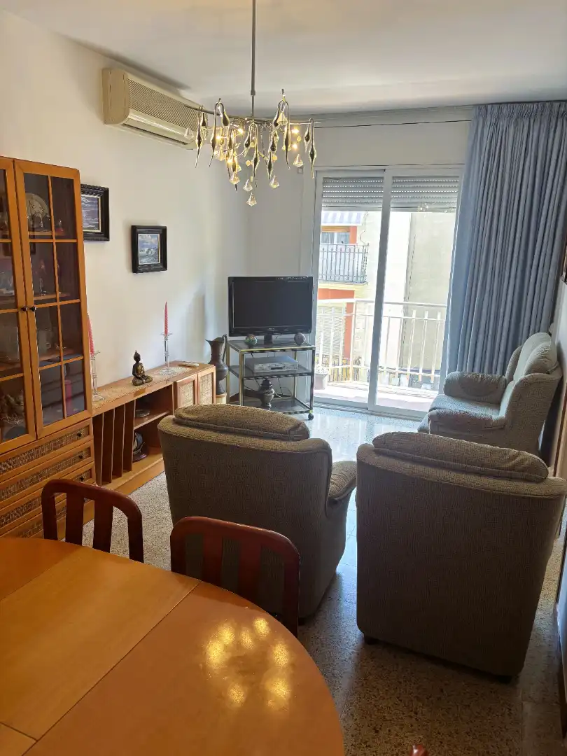 Living room of Flat for sale in L'Hospitalet de Llobregat  with Air Conditioner, Furnished and Oven