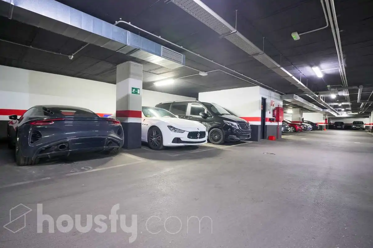 Parking de Ático en venta en Madrid con Terraza, Trastero y Piscina comunitaria