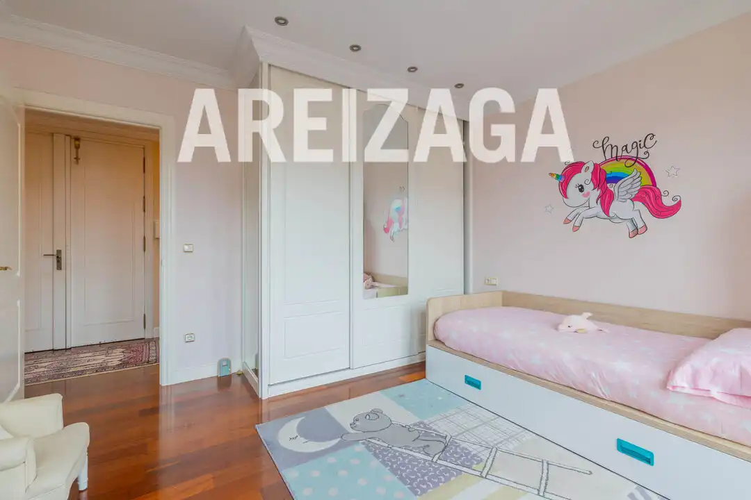 Habitación de Piso en venta en Donostia - San Sebastián  con Calefacción, Terraza y Trastero
