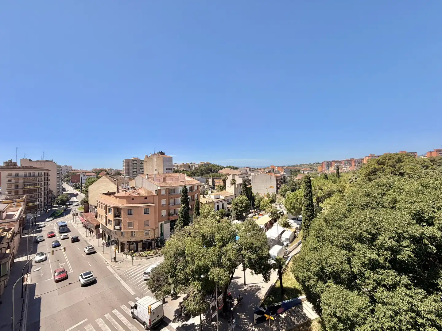 Vista exterior de Piso en venta en Figueres con Calefacción, Terraza y Horno
