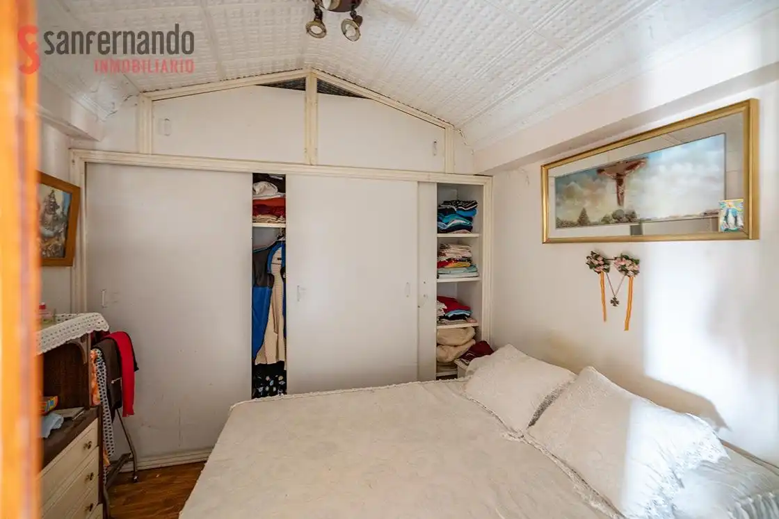Dormitori de Apartament en venda en Santander amb Balcó