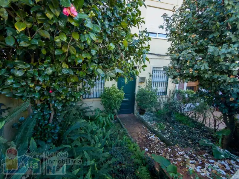 Jardí de Casa adosada en venda en Vigo  amb Calefacció, Parquet i Moblat
