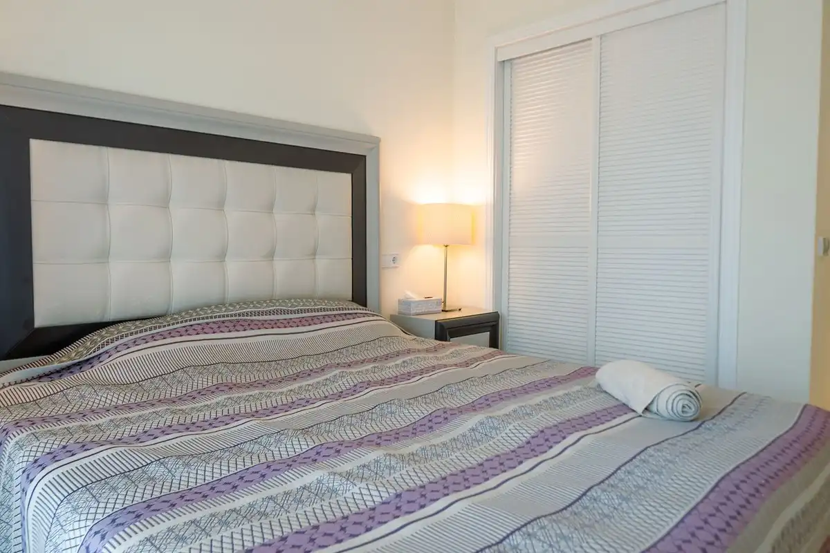 Dormitori de Apartament en venda en Benahavís amb Aire condicionat, Terrassa i Alarma