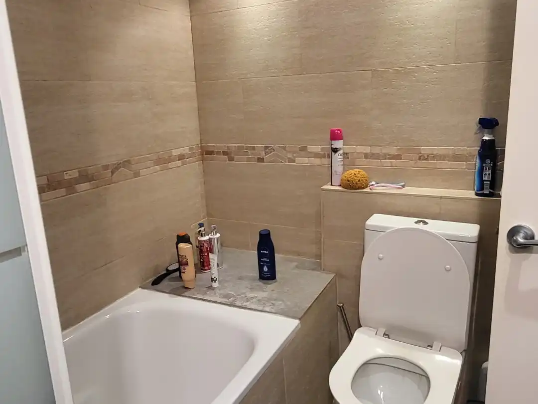 Bany de Pis de lloguer en Gavà amb Aire condicionat, Calefacció i Terrassa