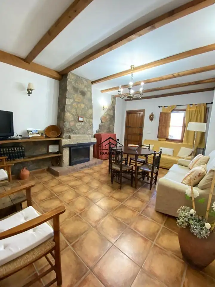 Sala d'estar de Finca rústica en venda en Valencia de Alcántara amb Jardí privat, Terrassa i Piscina