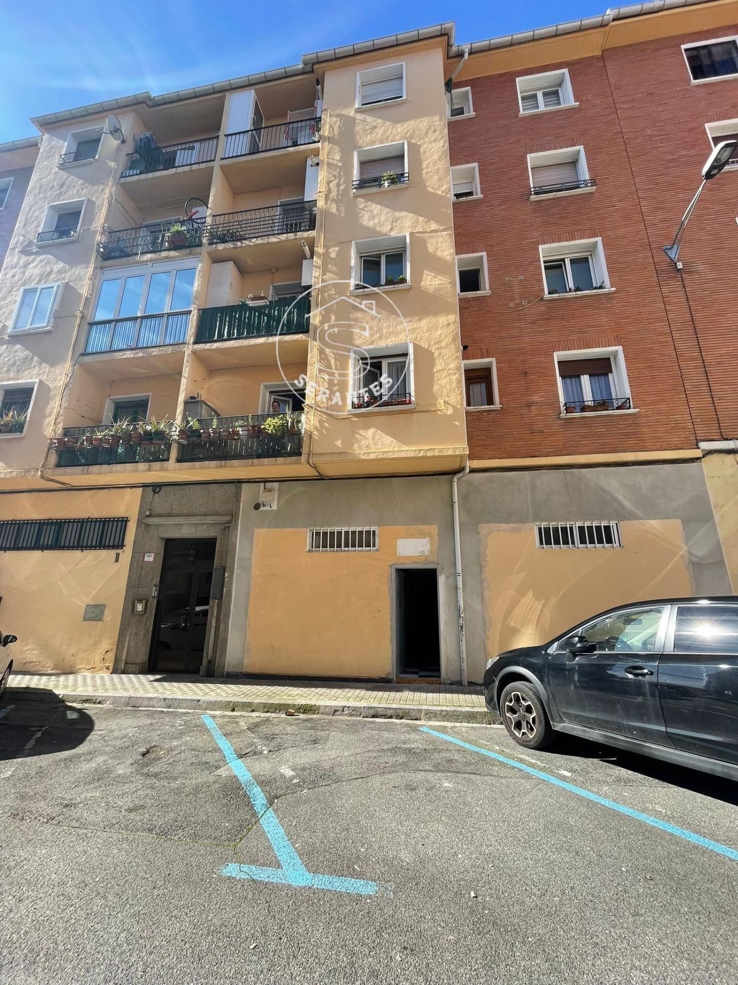 Exterior view of Box room for sale in  Pamplona / Iruña