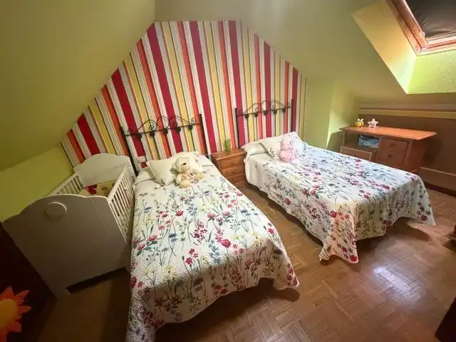 Dormitori de Dúplex en venda en León Capital  amb Calefacció i Parquet