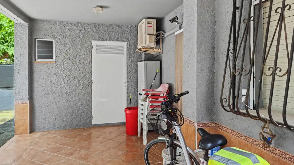 Parking of Houses for sale in Oliva  with Air Conditioner, Heating and Private garden
