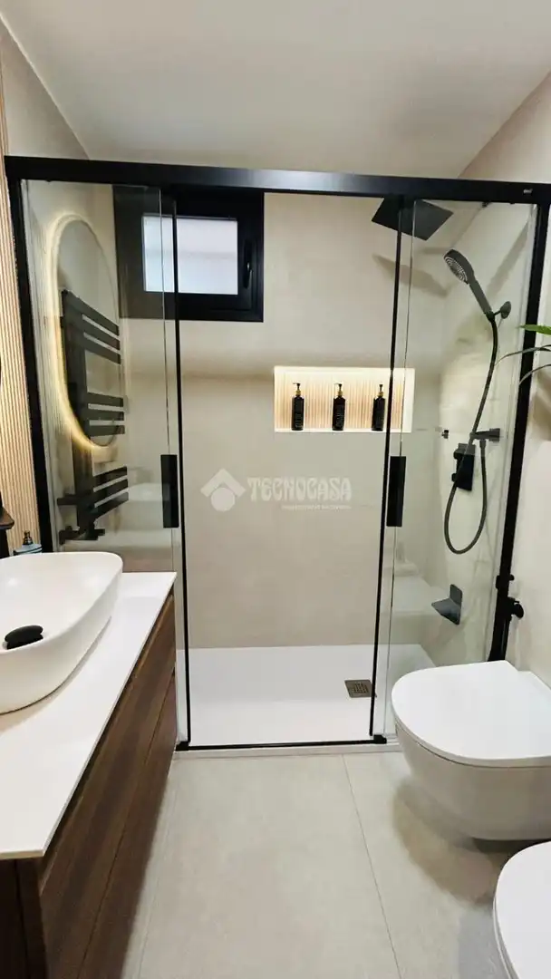 Baño de Piso en venta en Madrid con Aire acondicionado, Calefacción y Jardín privado