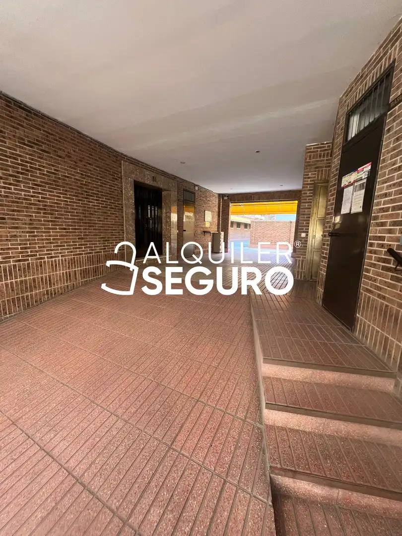 Vista exterior de Piso de alquiler en Madrid con Aire acondicionado, Calefacción y Trastero