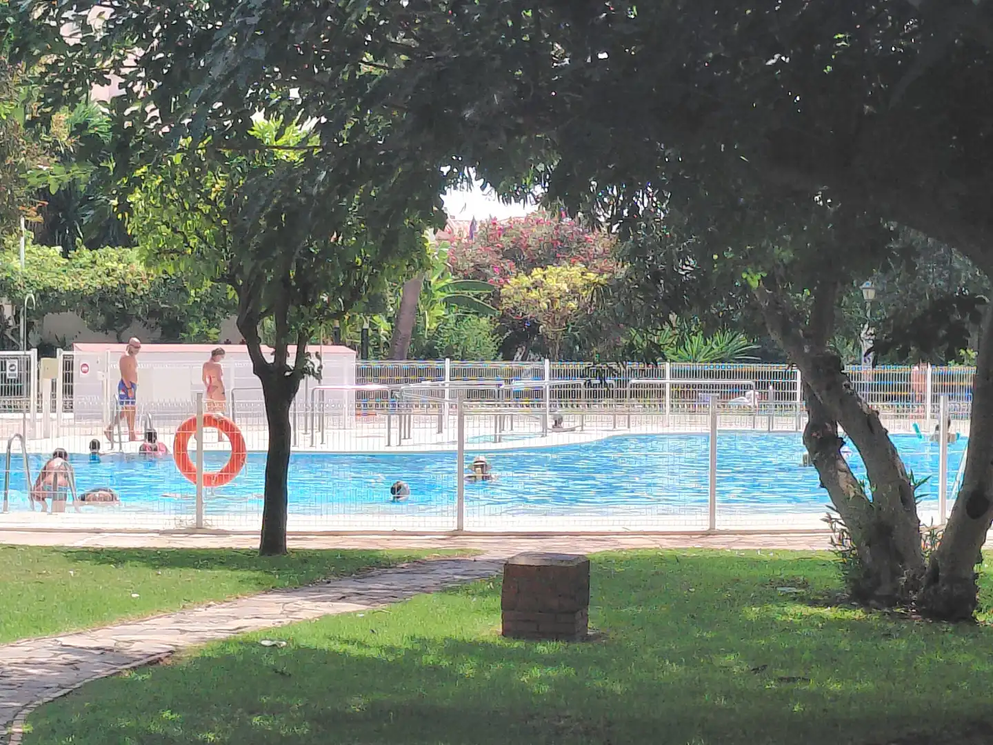 Piscina de Piso en venta en Benalmádena con Aire acondicionado, Amueblado y Piscina comunitaria