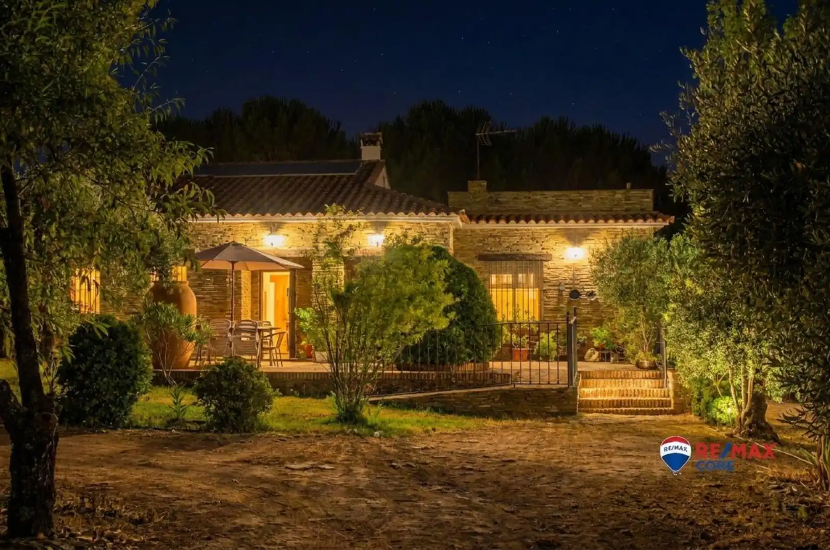 Vista exterior de Casa o xalet en venda en Puebla de Obando amb Aire condicionat, Calefacció i Jardí privat