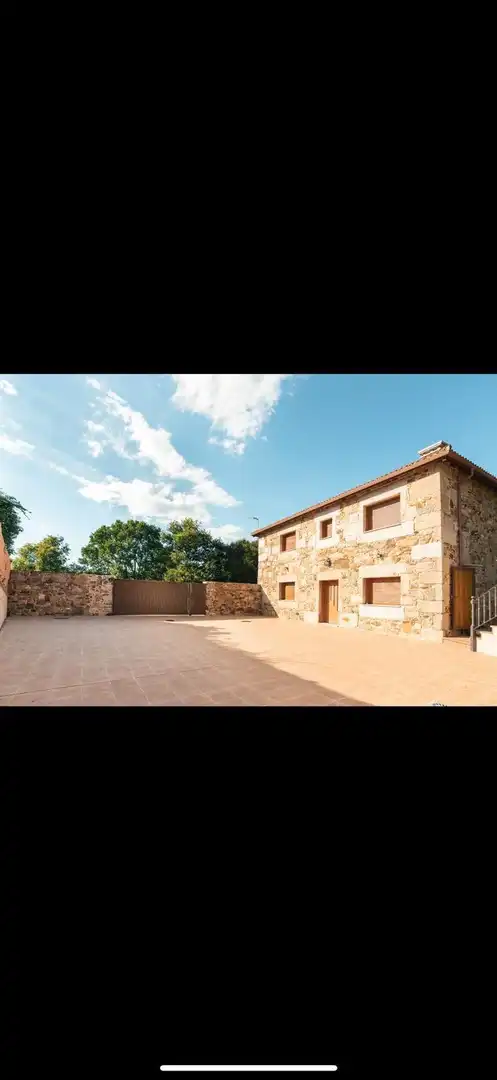 Vista exterior de Casa o xalet en venda en A Merca   amb Jardí privat, Terrassa i Moblat