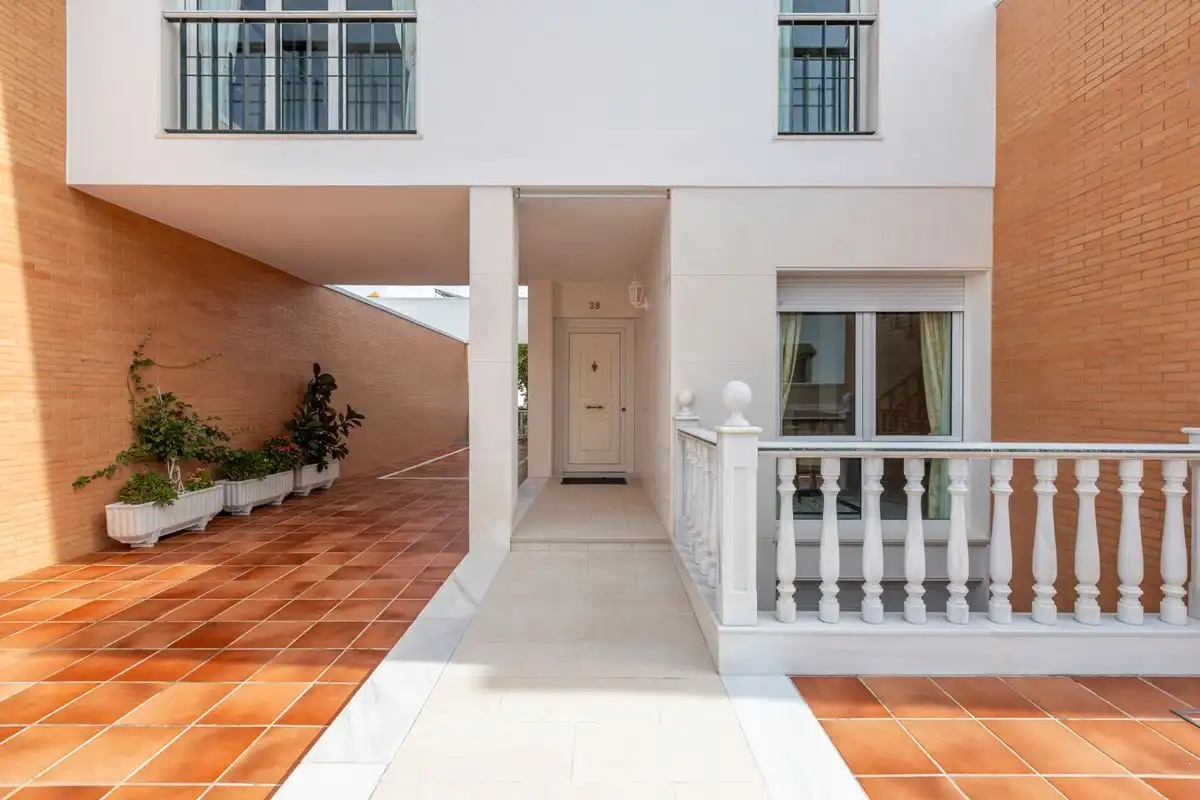 Casa adosada en venda en Santiponce amb Aire condicionat, Calefacció i Jardí privat