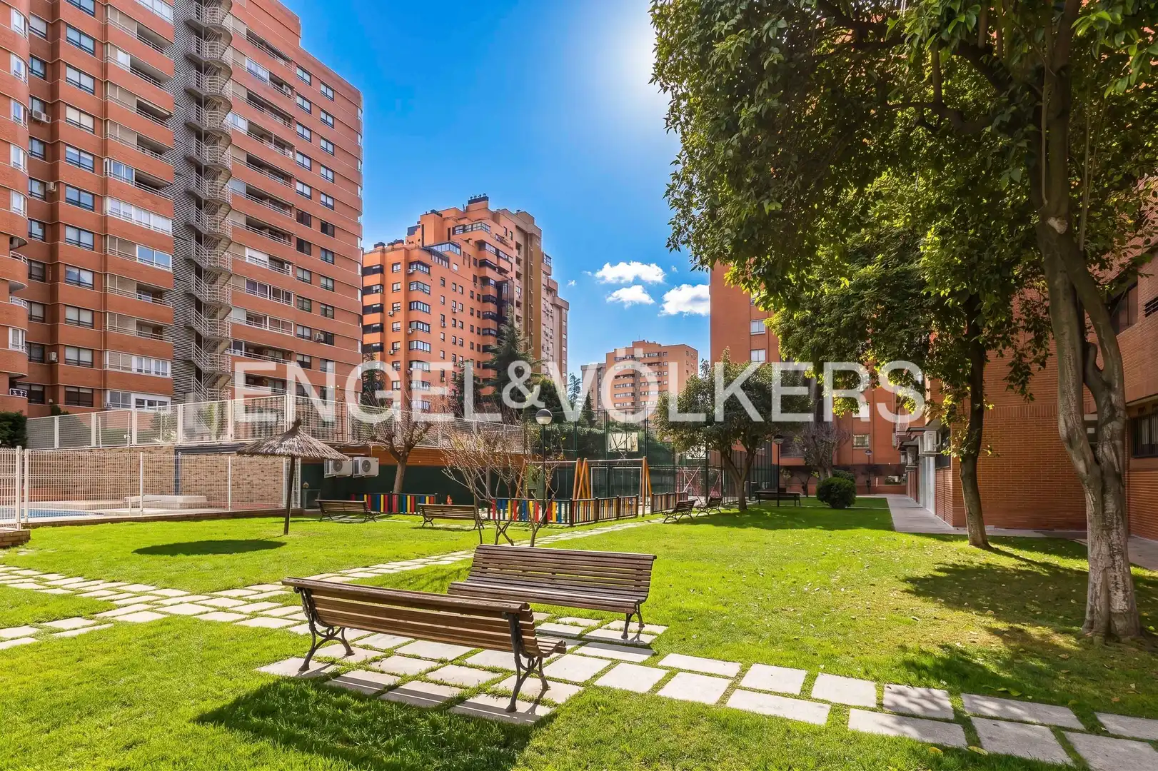 Vista exterior de Piso de alquiler en Madrid con Aire acondicionado, Calefacción y Jardín privado
