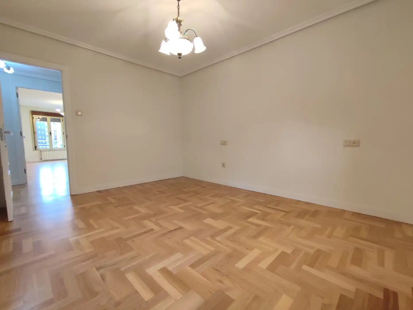 Schlafzimmer von Wohnung zur Miete in Gijón  mit Heizung, Parkett und Abstellraum