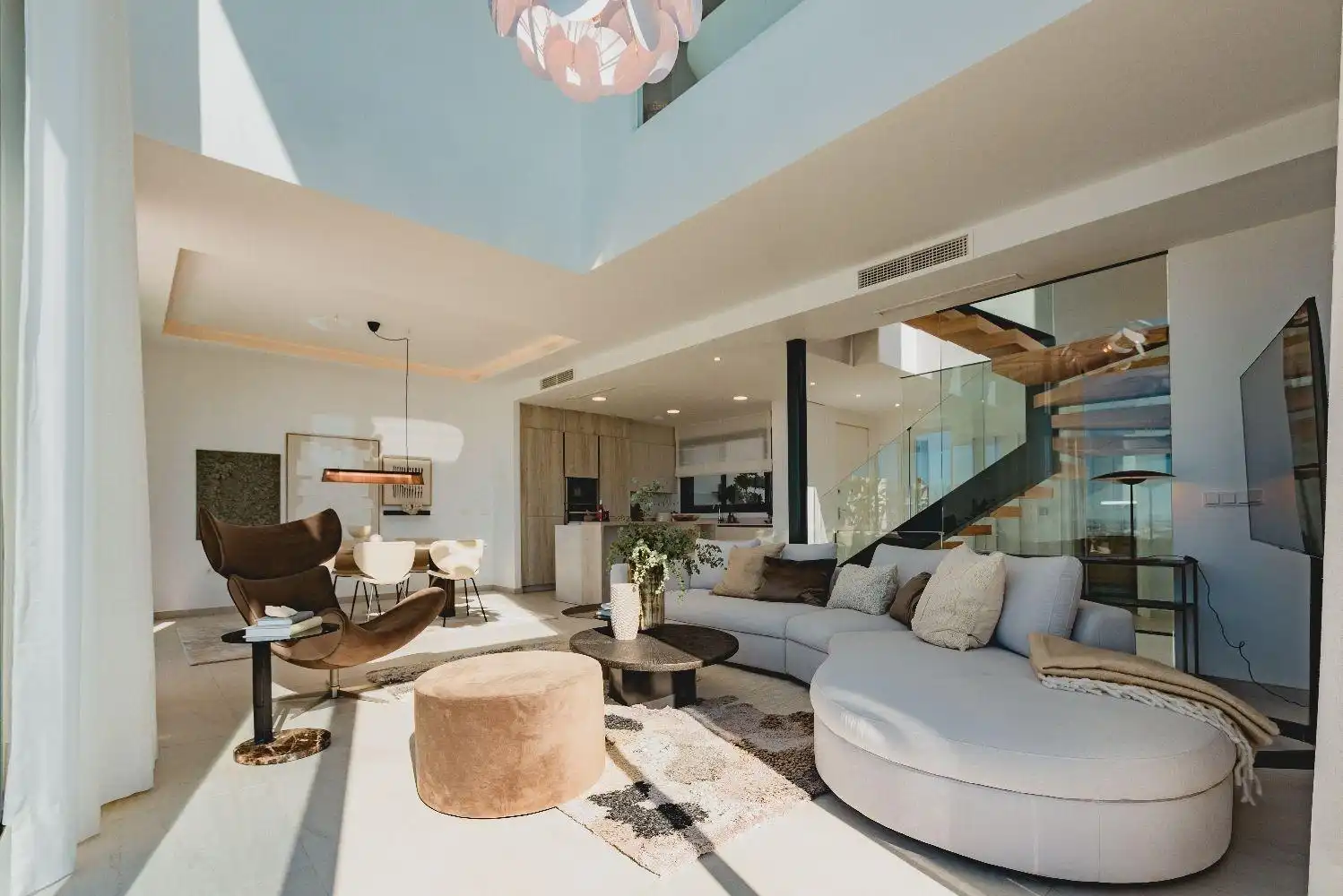 Sala de estar de Casa adosada en venta en Marbella con Calefacción, Jardín privado y Terraza