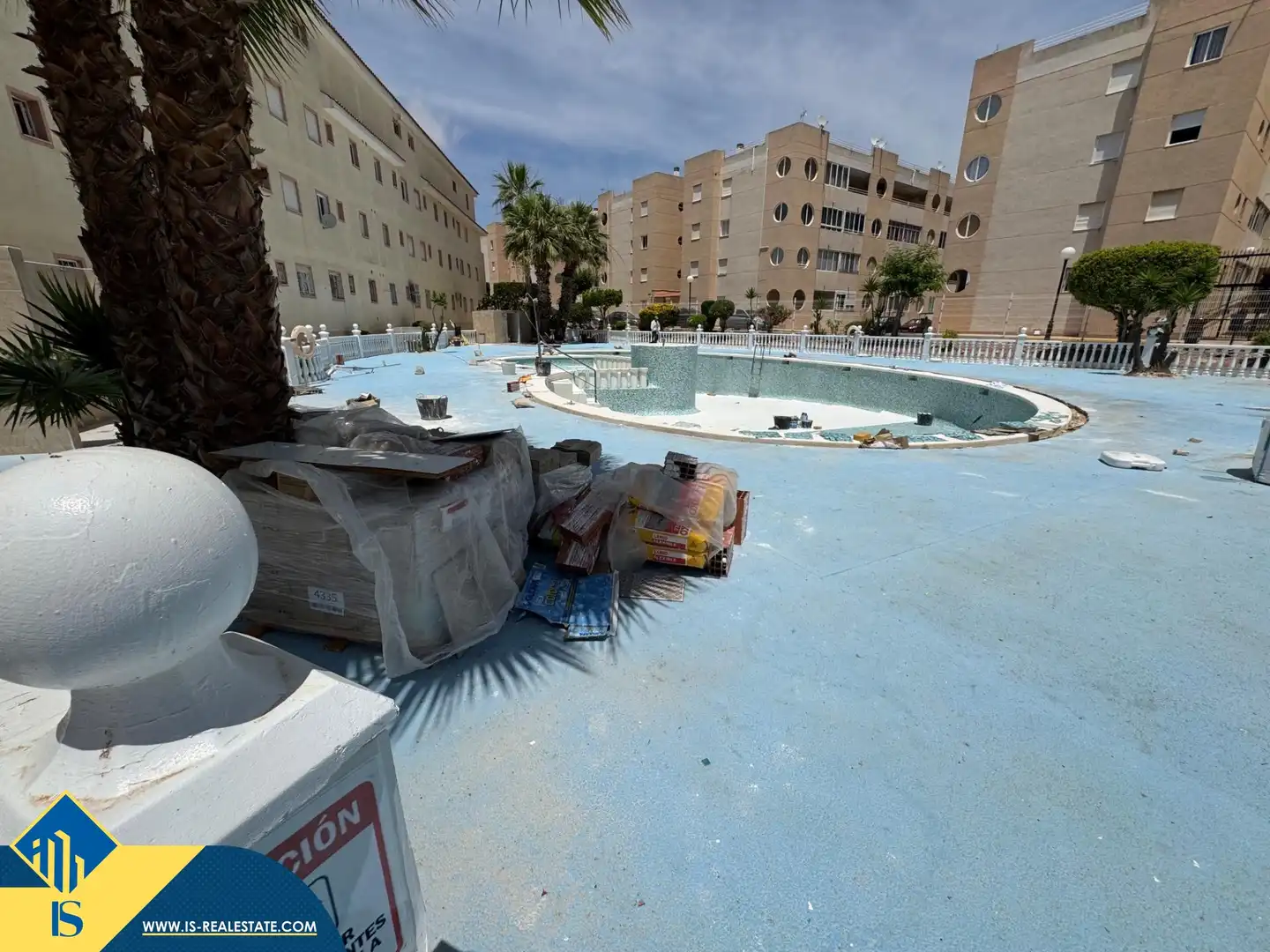Piscina de Casa o xalet en venda en Torrevieja amb Aire condicionat, Terrassa i Traster