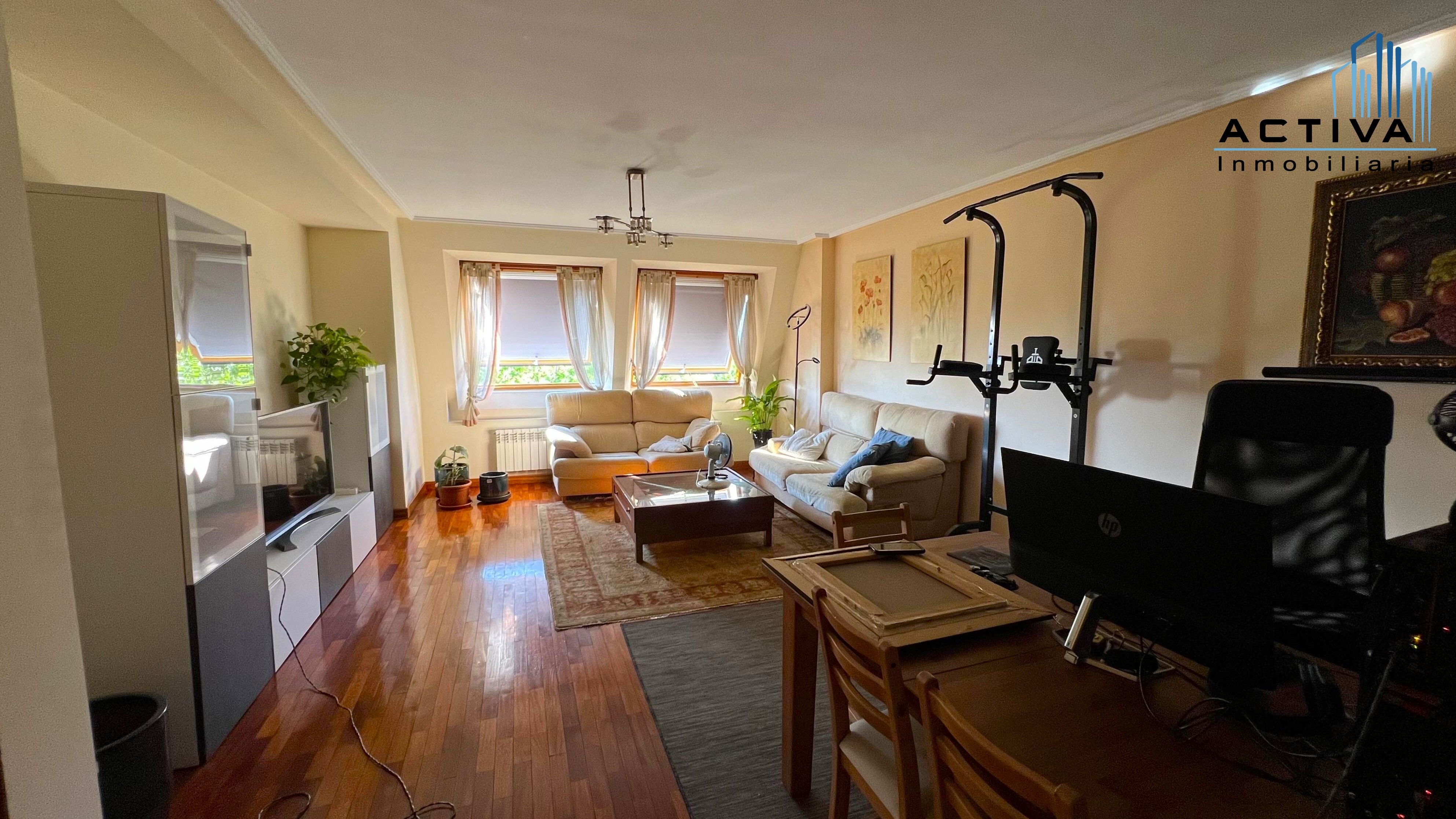Living room of Attic for sale in Valladolid Capital  with Heating, Parquet flooring and Terrace
