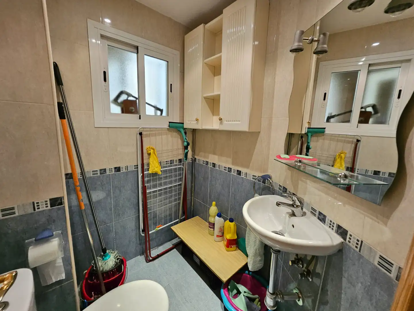 Bathroom of Flat for rent in Madrid  with Air Conditioner, Heating and Furnished