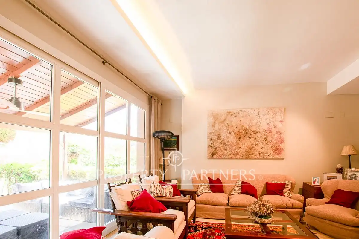 Sala de estar de Casa adosada en venta en Rocafort con Aire acondicionado, Calefacción y Piscina