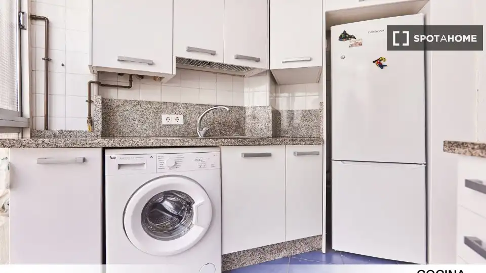 Kitchen of Flat for rent in Sevilla  with Air Conditioner, Heating and Furnished