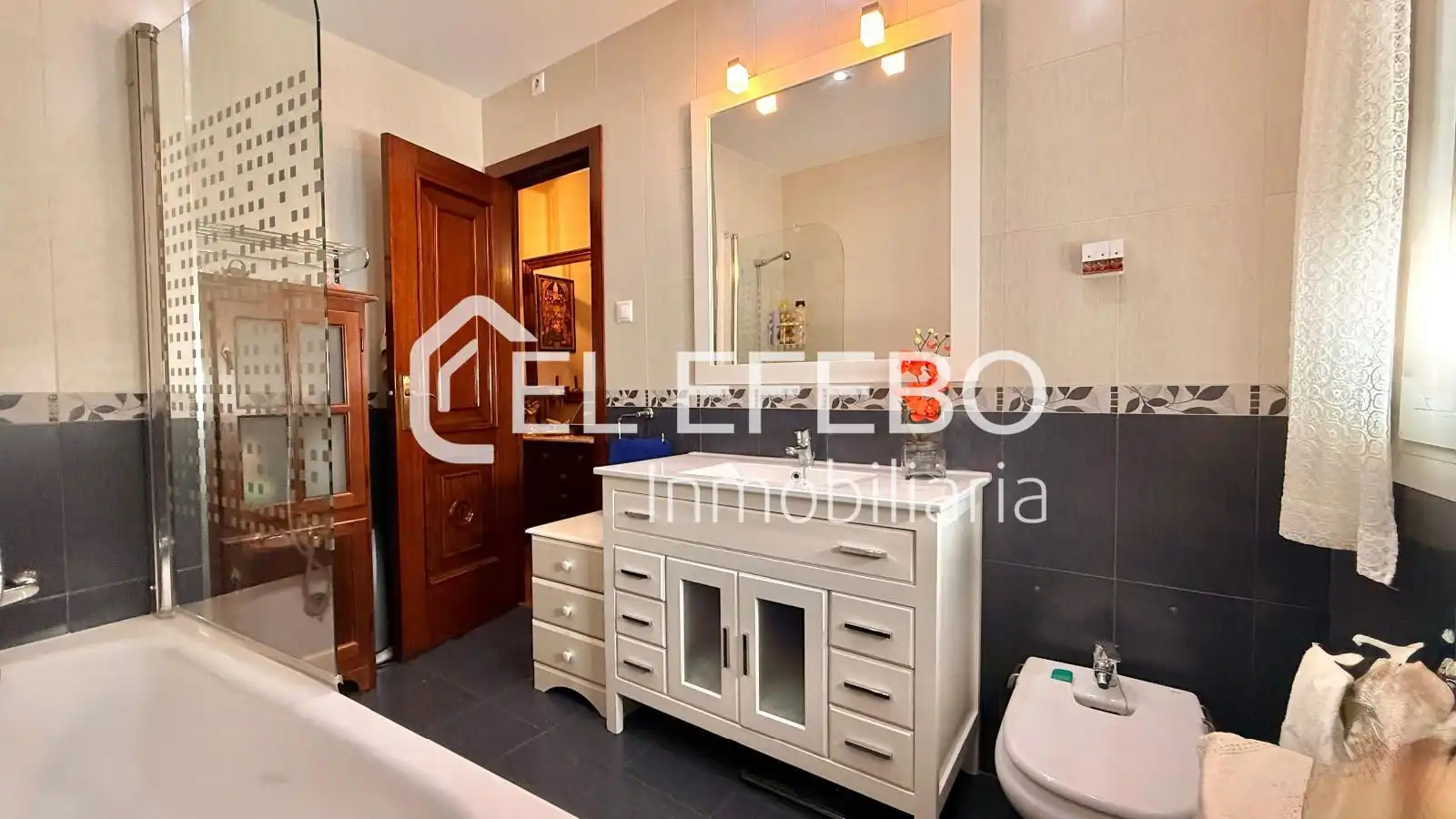 Baño de Piso en venta en Antequera con Aire acondicionado, Calefacción y Terraza