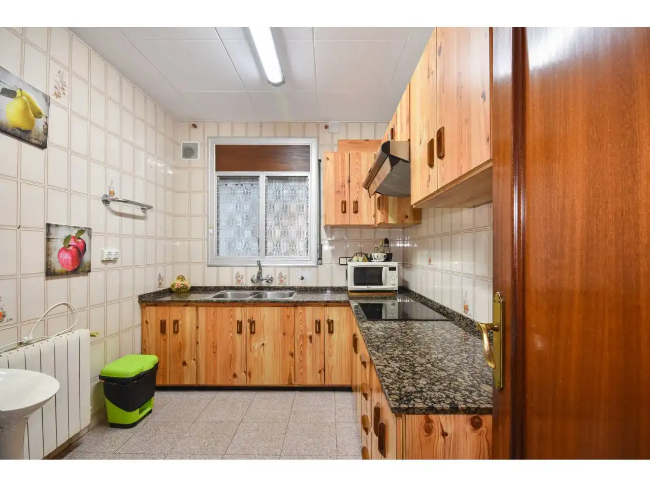 Cocina de Casa o chalet en venta en Santa Perpètua de Mogoda con Aire acondicionado, Calefacción y Jardín privado