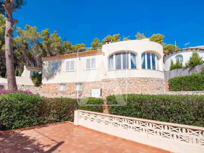 Vista exterior de Casa o xalet en venda en Benissa amb Aire condicionat, Terrassa i Piscina