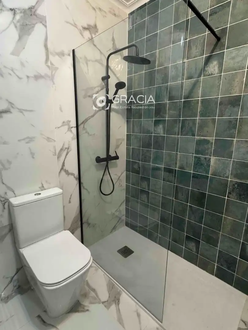 Baño de Piso de alquiler en Arona con Terraza, Piscina y Amueblado