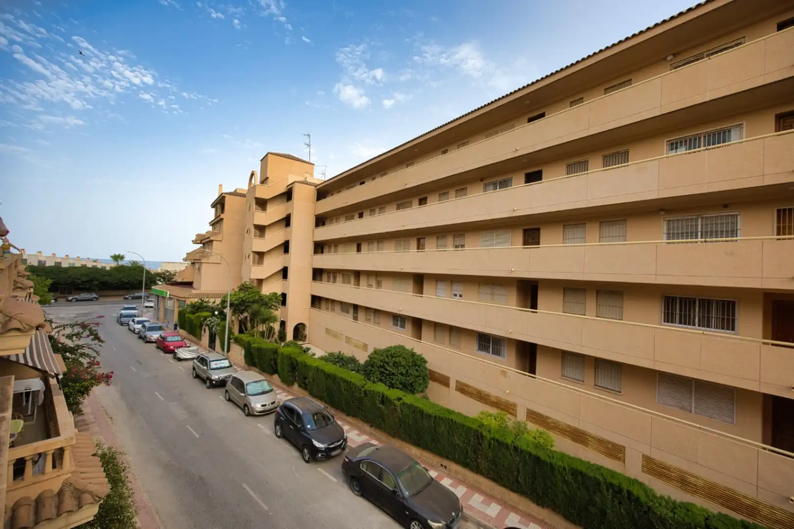 Vista exterior de Piso en venta en El Campello con Aire acondicionado, Calefacción y Jardín privado