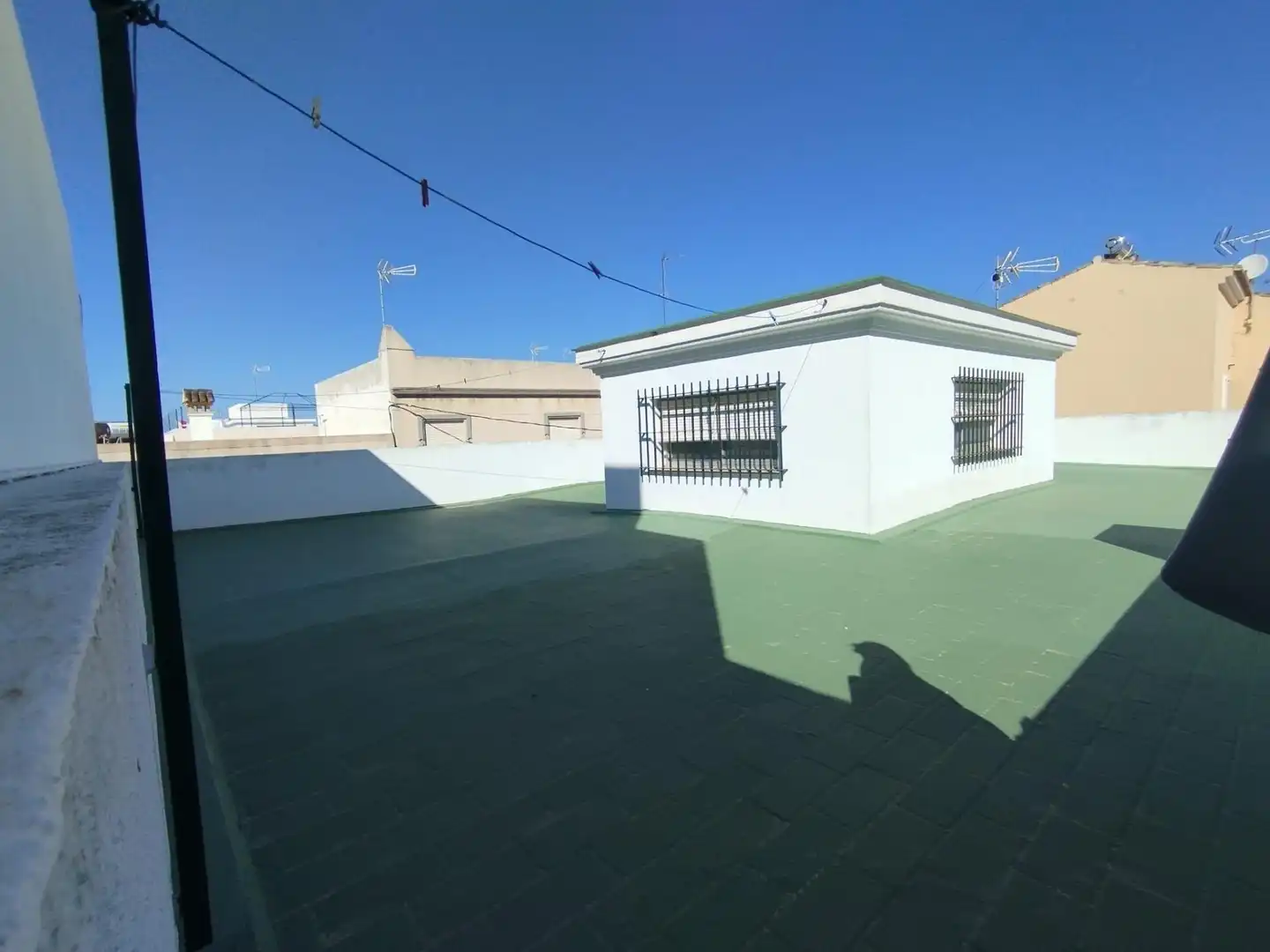 Vista exterior de Casa o xalet en venda en Chiclana de la Frontera amb Terrassa