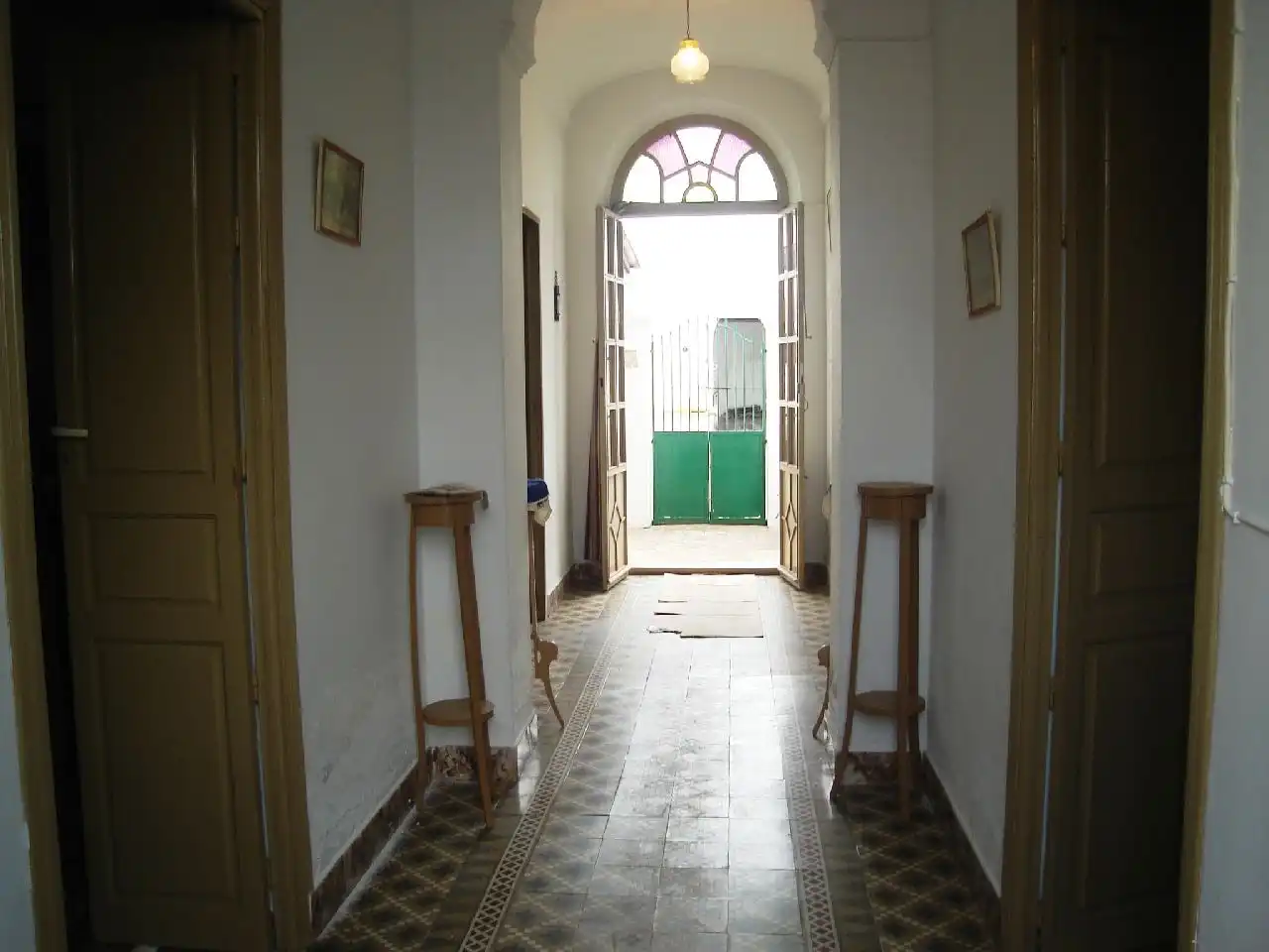 C63 VENTA DE CASA SEÑORIAL DE ESQUINA PARA REFORMAR. AMPLIA SUPERFICIE DE SOLAR. MONTIJO, imatge 2