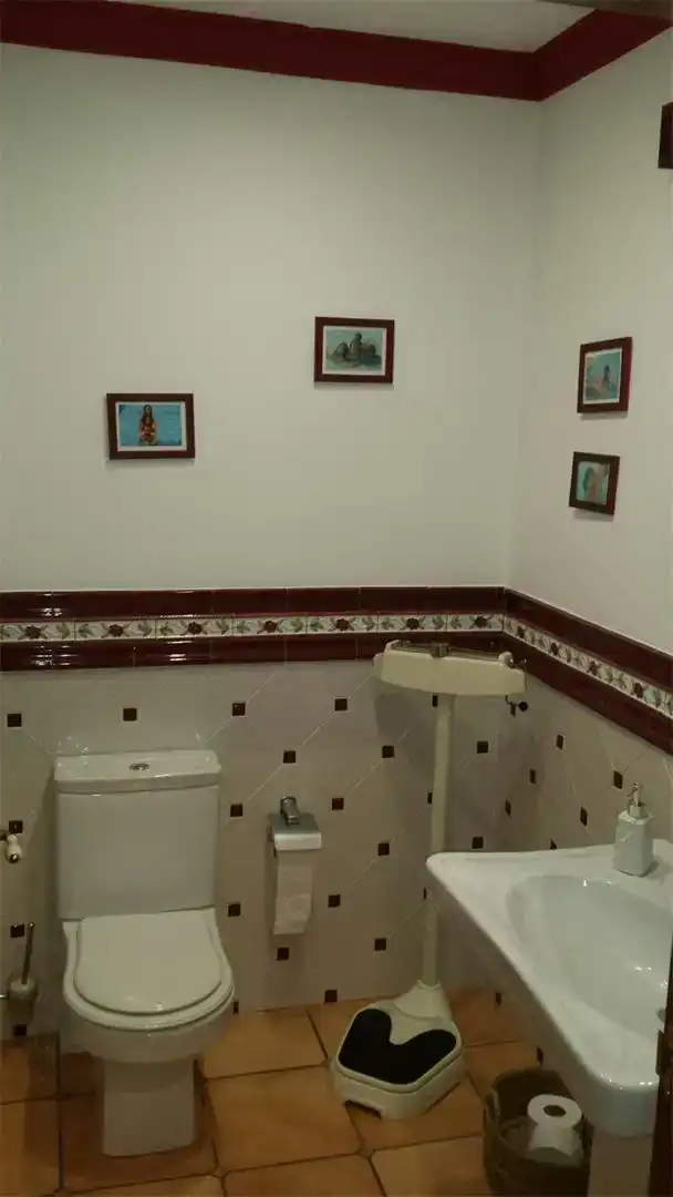 Badezimmer von Einfamilien-Reihenhaus zum Verkauf in Elda mit Klimaanlage