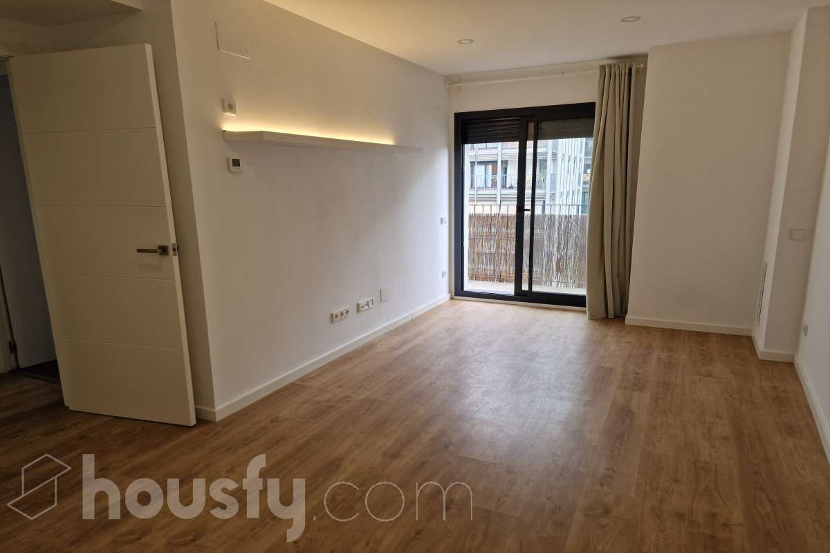 Living room of Flat to rent in L'Hospitalet de Llobregat  with Air Conditioner, Heating and Parquet flooring