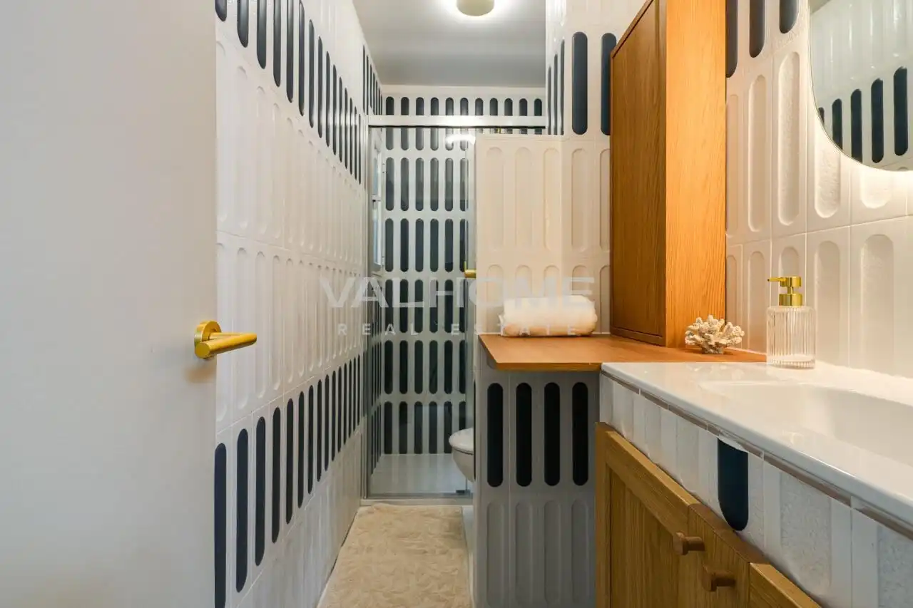 Badezimmer von Wohnungen zum Verkauf in Barcelona mit Klimaanlage, Heizung und Balkon