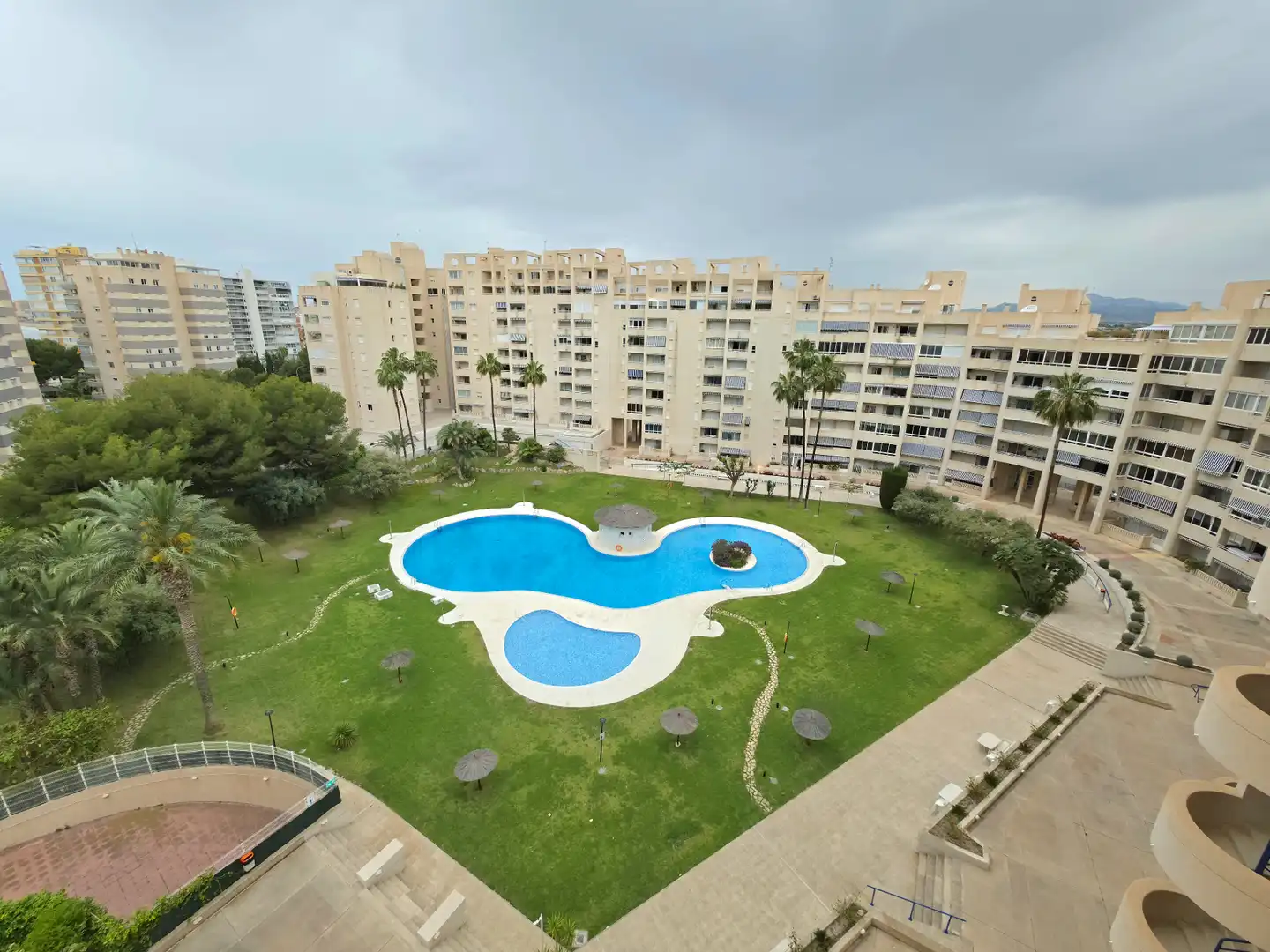 Piscina de Àtic en venda en El Campello amb Aire condicionat, Terrassa i Piscina comunitària